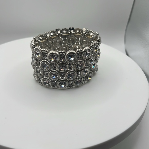 1342. Cara New York Elegant Silver Crystal Stretch‎ Bracelet - Picture 3 of 5